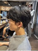 ブルーブラックセンターパート刈り上げ