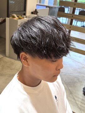 ノイセル(Noisyle) MEN’S HAIR/波巻ツイストスパイラル/フェザーパーマ/北堀江O