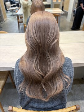 サンク 原宿 表参道(cinq) ミルクティーグレージュ顔まわりレイヤーワイドバングリタッチ