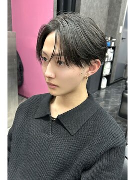 メンズサロン スライバイリアオオサカ(Sly By Ria OSAKA) ~センターパート~【大阪/梅田】