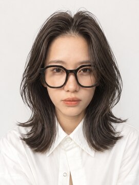 トリッカ シブヤ(TRICCA SHIBUYA) 透明感ダークグレージュ×レイヤーミディ