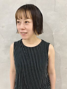 エンドリンク(endlink) 黒×ベージュ襟足ぱっつんボブ