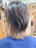 アルファ インタラクティブ エム フラワー(ALUFA interactive.M Flower)&nbsp;大人可愛いストレートくびれボブインナーカラー肩ライン外ハネ