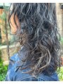 ハウスアンドヘアーワークス(House&Hair works)&nbsp;ハイライトやローライトを混ぜ込み動きのあるスタイルを。