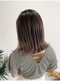 【cue】オフィスで浮かないナチュラルバレイヤージュ