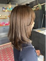 リンダイーロ(Linda Hiro)&nbsp;【札幌円山】ミディアムレイヤー/カーキブラウン/秋冬カラー