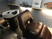 ヘアーアンドリラクゼーション ナスカ(Hair&Relaxation NazcA)の雰囲気（店内は木目を基調とした落ち着ける雰囲気になっています。）