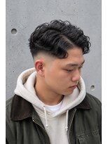 ORI. men’s hair by ENURE【オリ メンズヘア バイ エヌア】&nbsp;ニュアンスパーマ　フェードスタイル