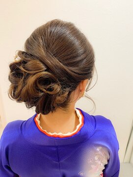 ファレ(Phalae) 和にも洋にもあうアップスタイル