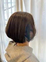 ペイジバイネオリーブ 吉祥寺店(Paige by Neolive)&nbsp;耳にかけるとしっかり目立つ！ビビットブルーカラー