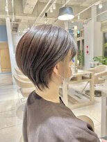 アース 東戸塚店(HAIR & MAKE EARTH) 大人可愛い丸みショート イヤリングカラー×ホワイトベージュ