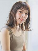 顔周りレイヤーカットくびれヘアミルクティーベージュカラー