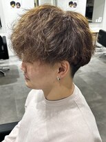 ヒュイル バイ ニアウ(Hwyl by Niau) メンズマッシュパーマニュアンスパーマスパイラルパーマ刈り上げ