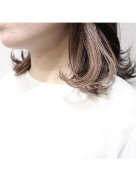 デコヘアーフラッペ(DECO HAIR frappe) ベージュのインナーカラー