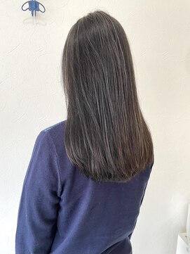 オンフリーク(on Fleek) ダークグレージュ