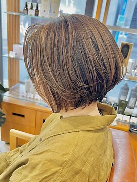 トリッカアヴェダ(tricca AVEDA) 【ビフォーアフター】白髪ぼかしハイライトカラー/丸みショート