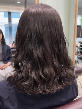 アメリ バイ アピッシュ(Amelie by apish) コテ巻き風パーマしっかり目 30代 新デジタルパーマ