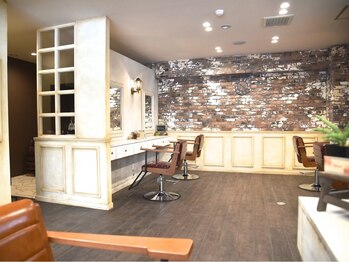 プレイス(+PL@s)の写真/西海岸風のアンティークカフェの店内◇忙しい日々を忘れられる空間で、あなただけの特別なタイムをご提供♪