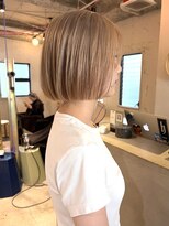 ルーム(Loom.)&nbsp;ケアブリーチ ハイトーンボブ ホワイトベージュ切りっぱなしボブ