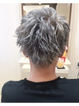 ヘアー デザイナーズ サロン アヴァンセ(HAIR DESIGNER'S SALON AVANCE) 夏にオススメ! シルバーカラー