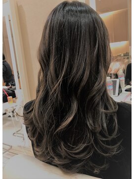 アダット(Adatto) 【Adatto北千住】ハイライト×アッシュベージュデザインカラー☆