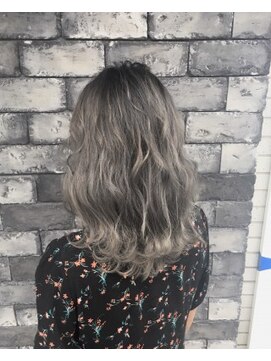 ラヴィエール(LAVIERE by R-EVOLUT) LAVIERE柿本流☆　バレイヤージュ　ケアブリーチ　[柏/柏駅]