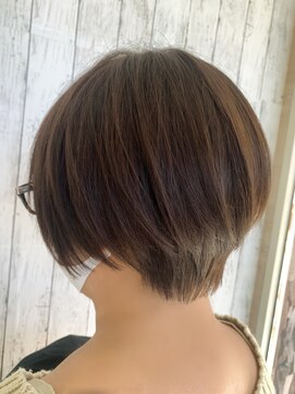 ラテ(latte) 襟足スッキリ♪丸みショート