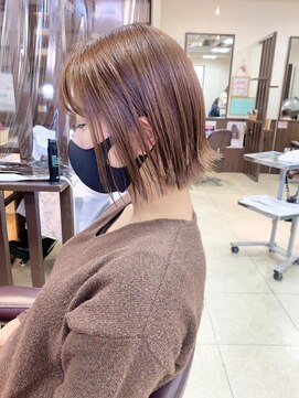 シファ(sifa) 外ハネ切りっぱなしボブ