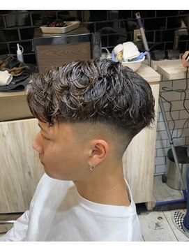 グルーマーズトウキョウ(GROOMER/S TOKYO) ショートスパイラルパーマ　ハードパーマ　フェードカット