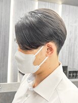 リード(REEED)&nbsp;センターパート縮毛矯正マッシュ刈り上げ毛流れツーブロック