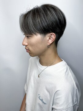 ネフェルバイアクロス(NefeL by AKROS) 前下がりセンターパートマッシュ×ハイライト