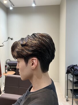 ステージ(STAGE) ダウンパーマ　韓国メンズヘア　センターパート　カルマパーマ