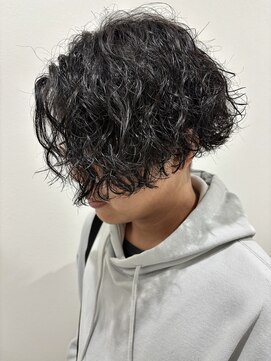 ヒュイル バイ ニアウ(Hwyl by Niau) メンズマッシュパーマ波巻きスパイラルパーマニュアンスパーマ