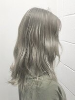 ココ 本八幡(KOKO)&nbsp;小顔似合わせカットホワイトグレージュミニウルフ丸型卵型