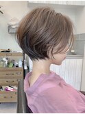 前髪あり小顔くせ毛カバーベージュカラー丸みショートボブヘア 