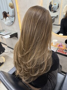 黒髪クラゲヘアーオリーブグレー小顔ココアベージュ