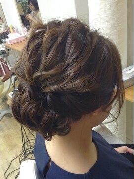 ヘアアンドメイク ゼン ヨコハマ(Hair&Make ZEN YOKOHAMA) 【ZEN横浜関内】ざっくり感のある低めアップ