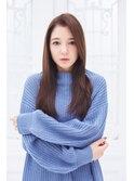 ストレートだと優しく、カールだとゴージャスなヘアスタイル
