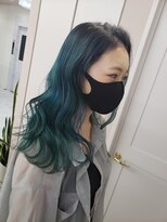 エレラビューティー(ELERA beauty)&nbsp;個性的なブルー×グリーン系カラー