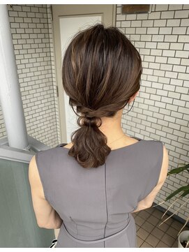 フェリーチェ(Felice) ポニーテール　ローポニー　編み下ろし　参列ヘア