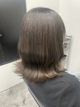 アルター(aL ter) くびれミディアム◎伸ばしかけヘアー