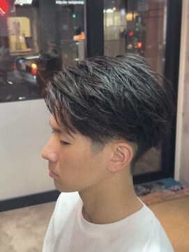 メイン(MENIN) 【Insta@hi_de0205】センター分けスタイル[相模大野/町田/眉毛]