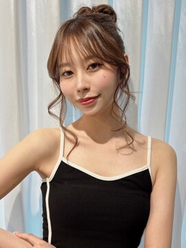 ユーフォリア 渋谷グランデ(Euphoria SHIBUYA GRANDE) ヘアセット ヘアアレンジ お団子ヘア 顔周りカット ブラウン