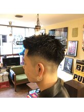 チャーリーカットショップ(CHARLIE CUT SHOP) アップバングのショートフェードスタイル
