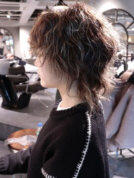 ロリム(RorriM) ウルフカット ベージュ ハイライトカラー ダブルカラー