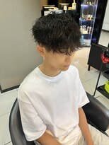 アイズ 海老名(AIZU)&nbsp;波巻きスパイラルパーマ マッシュ メンズパーマ 眉毛