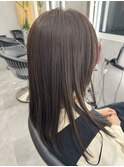 オリーブベージュ