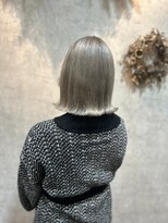 ヘアーワークス ボナ(HAIR WORKS bona.)&nbsp;目を引く美しさのシルバー系ヘアカラー/グレイ/ブリーチ