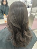 明るめアッシュベージュカラー♪ミディアムレイヤーカット