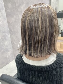 カロ(Caro)の写真/ダメージレスで透明感のあるカラーが叶う♪気になる白髪も自然な艶感で、上品で持ちの良い仕上がりに。
